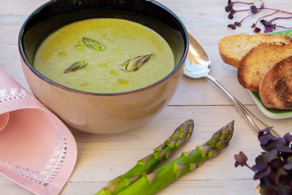 Phantastische Grüne Spargel-Creme-Suppe